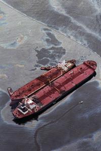 ARCHIV---Filer dated March 26, 1989, shows the Exxon Baton Rouge (smaller ship) attempting to off load crude oil from the Exxon Valdez. The ship ran aground in the Prince William sound, spilling more than 270,000 barrels of crude oil.jurors decided that insurers should pay Exxon Coporation dlrs 250 million to compensate the oil company for money it spent to clean up after the oil ship accident at the west coast of Alaska. (AP Photo/Stapleton)